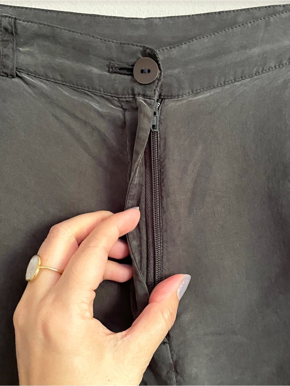 Gray Silk Balloon Capri Pants w/ Hand Painted Flowers - XS / Small 🎈 - Picture 4 of 11